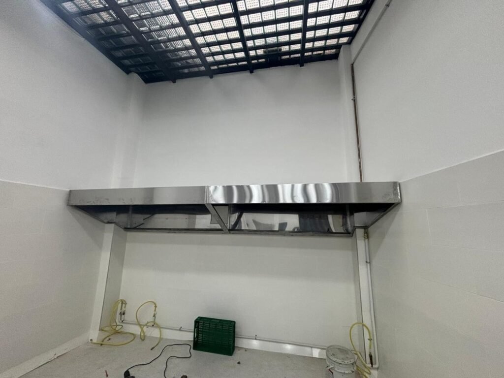 Fabricación de campanas tipo americana en acero inoxidable en Bogotá