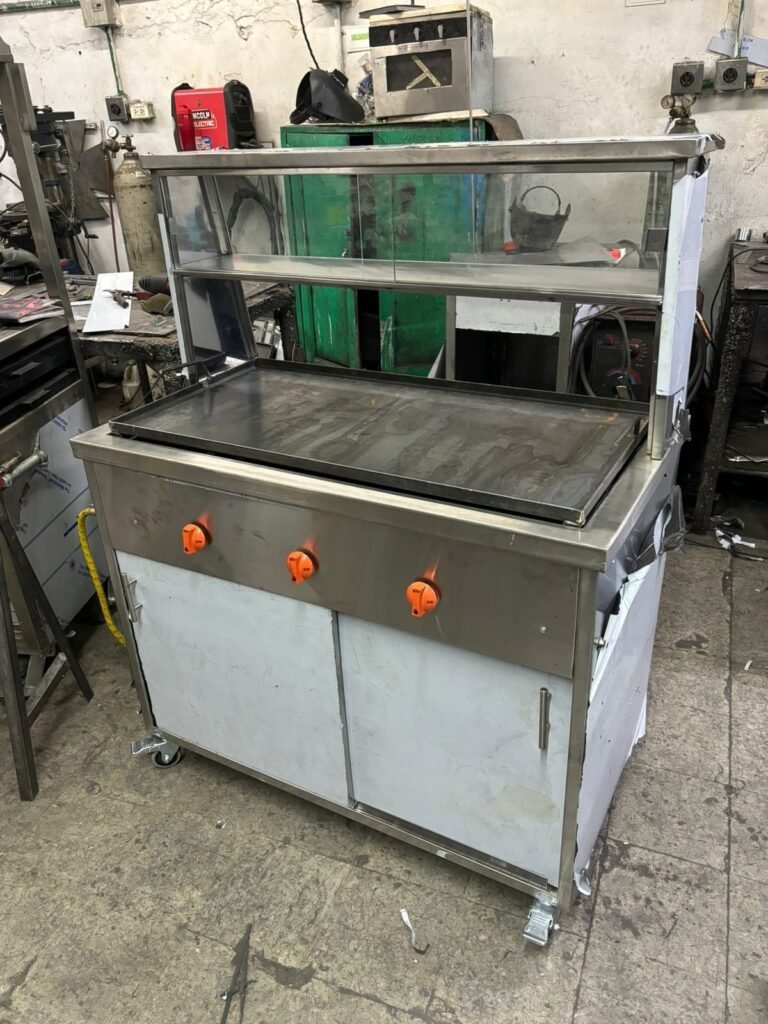 Carro en acero inoxidable para venta de arepas boyacenses en Bogotá