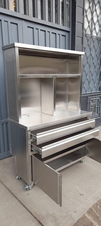 Estantería en acero inoxidable fabricada en Bogotá