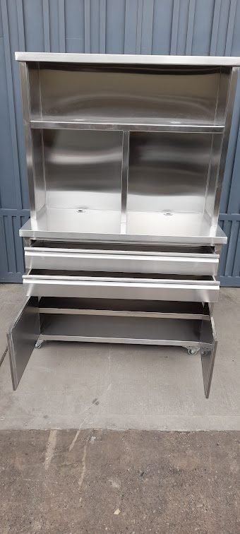 Estantería industrial en acero inoxidable para restaurante en Bogotá