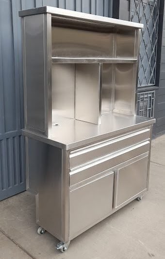 Estantería en acero inoxidable resistente e higiénica en Bogotá
