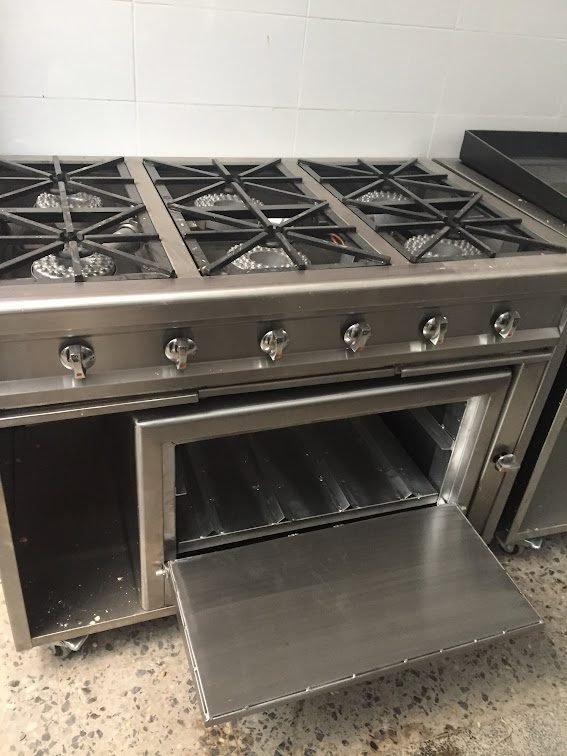 Estufa con horno en acero inoxidable fabricada en Bogotá