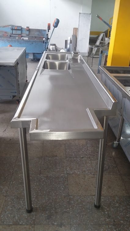 Mesas de trabajo de acero inoxidable para restaurantes en Bogotá